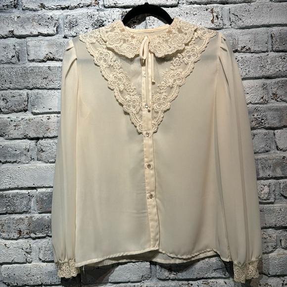 Vintage Lace Blouse by Gemilli - Picture 2 of 10
